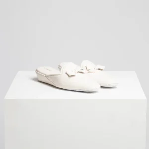 Zapatilla con lazo pequeño
