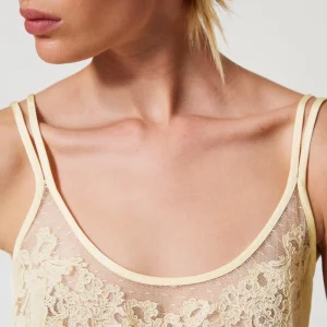 Twinset top de raso con bordado vainilla