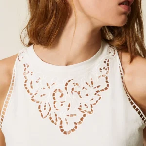 Twinset top con bordado con incrustaciones