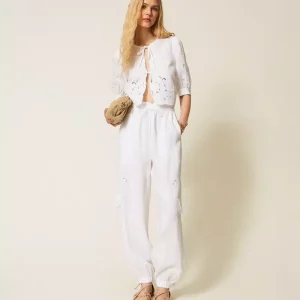 Twinset pantalon joggers de lino y bordado ingles