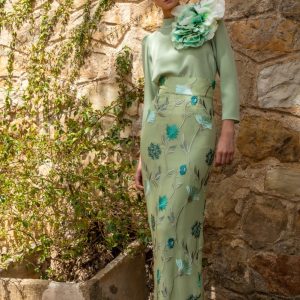 Matilde Cano conunto blusa falda bordada verde