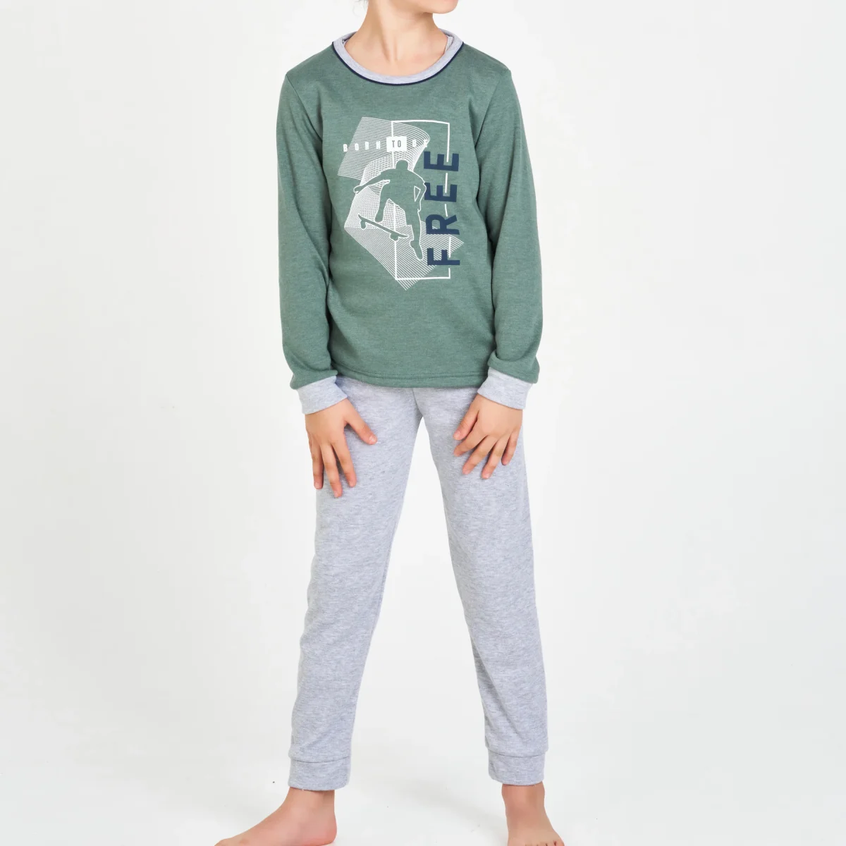 PIJAMA NIÑO INVIERNO VERDE “FREE” CON PANTALÓN GRIS - Imagen 2