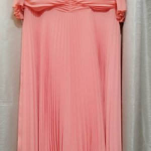 Carla Ruiz vestido salmon evasé
