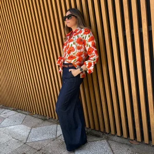 Camisa de seda Blanca con flores rojas a medida
