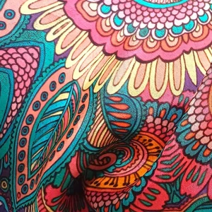 Pañuelo de seda fular Paisley azul y fucsia