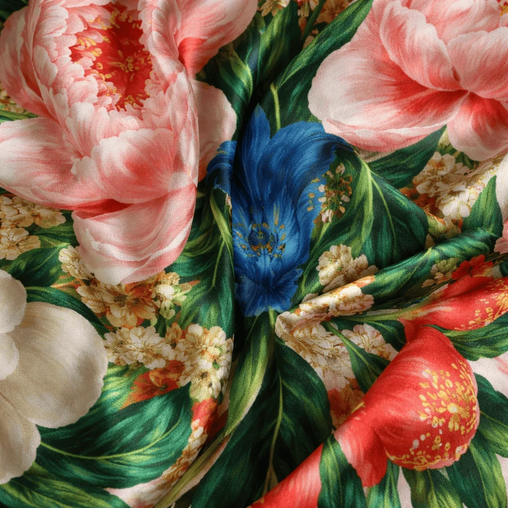 Fular de seda natural con forro beige con flores y mariposas - Imagen 4