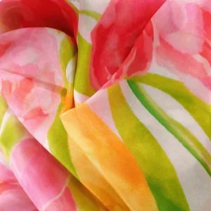Fular de seda natural blanco con tulipanes rosas y amarillos