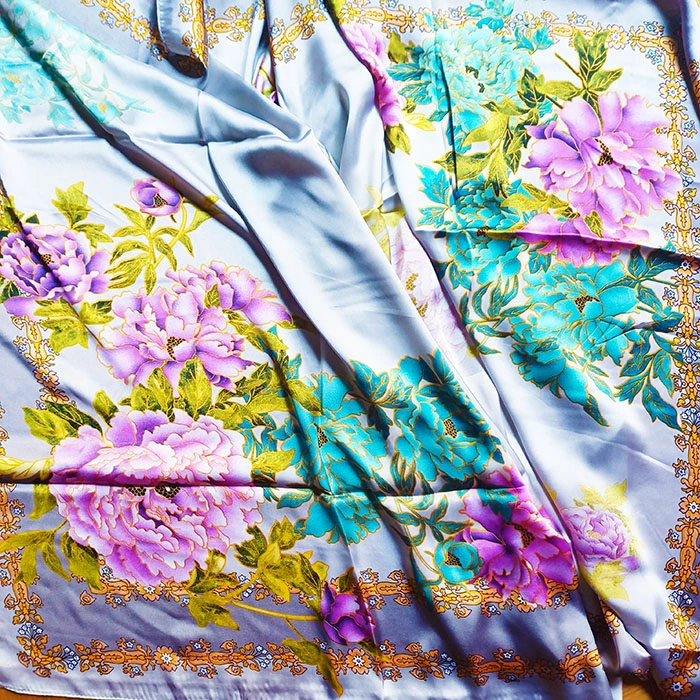 Kimono de semi seda pata de gallo blanco negro y rojo - Imagen 6
