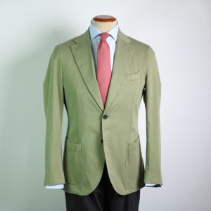 Chaqueta de algodón verde corte entallado