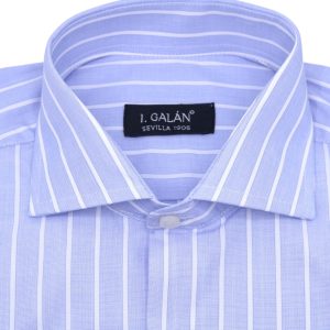 Camisa azul fil a fil con barra blanca puño doble