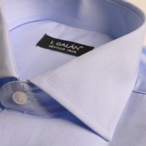 Camisa fil a fil celeste puño doble, manga extra larga