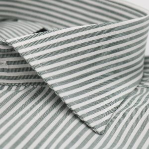 Camisa barra fil a fil verde puño doble