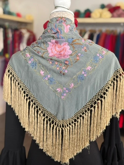 Mantón Cantillana Gris y Dorado - Imagen 4