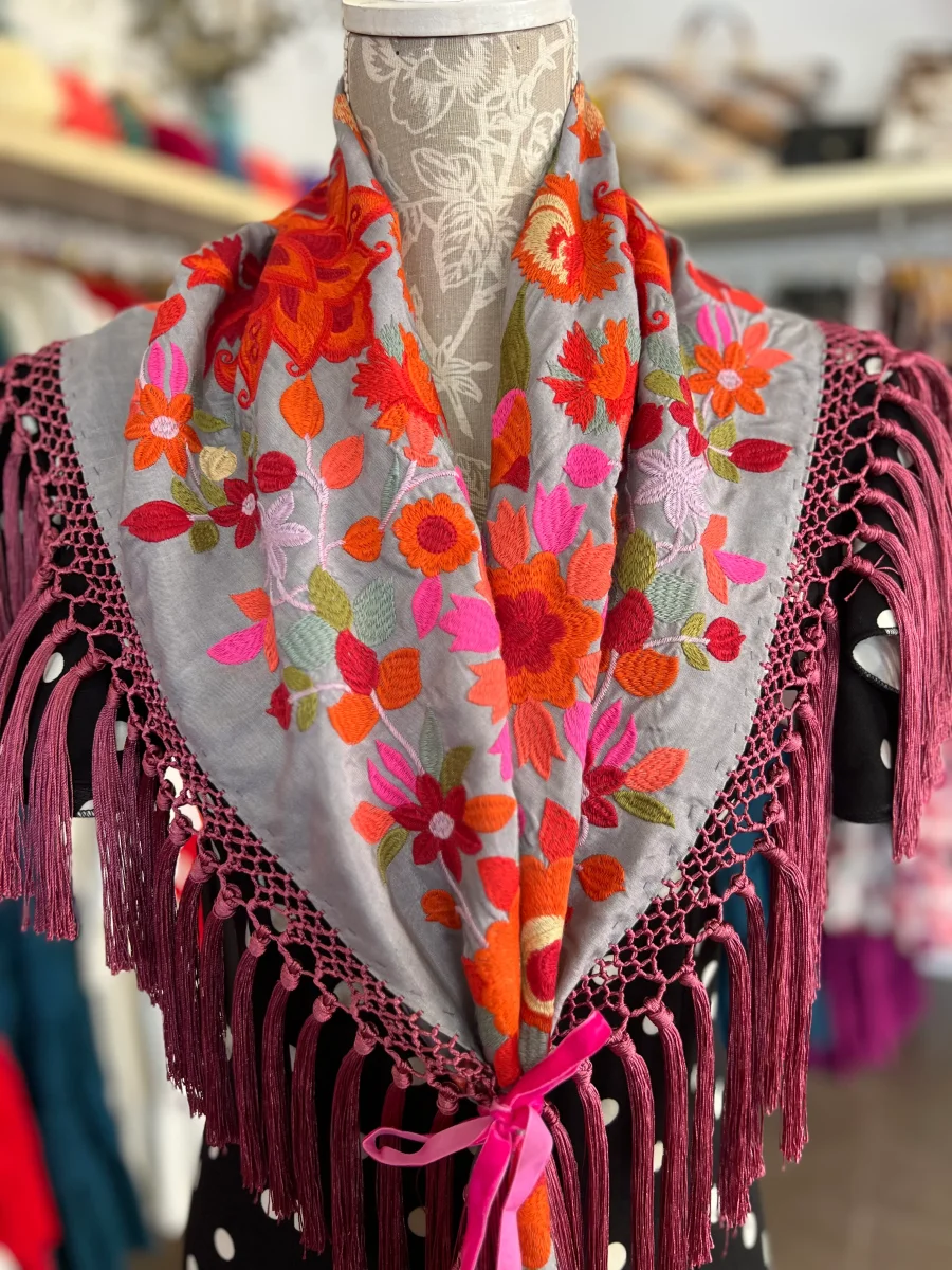 Mantón Cantillana Gris y Rosa - Imagen 3