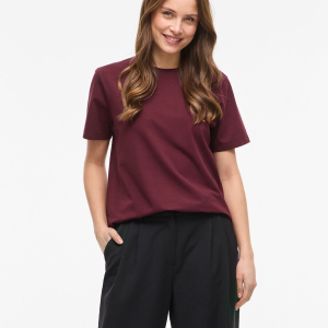 Camiseta básica burdeos