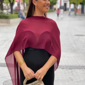 Capa de gasa burdeos