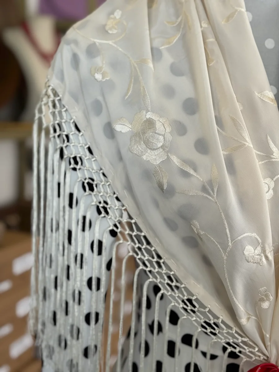 Mantón bordado beige - Imagen 3