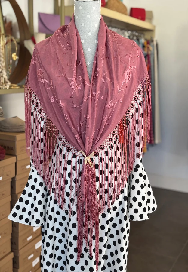 Mantón bordado rosa - Imagen 2