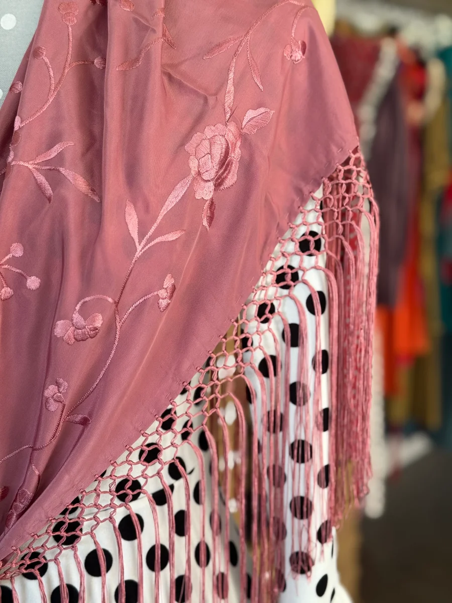 Mantón bordado rosa - Imagen 5