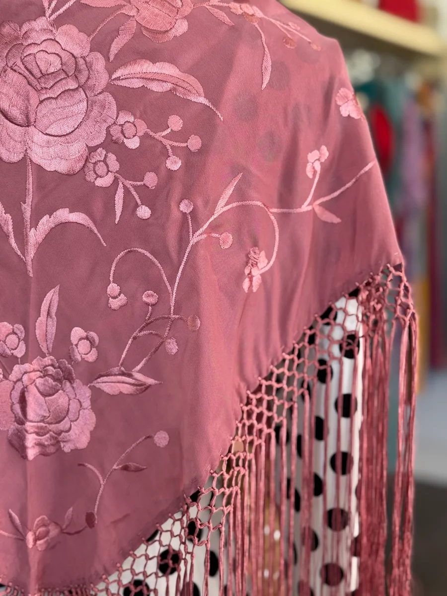 Mantón bordado rosa - Imagen 3