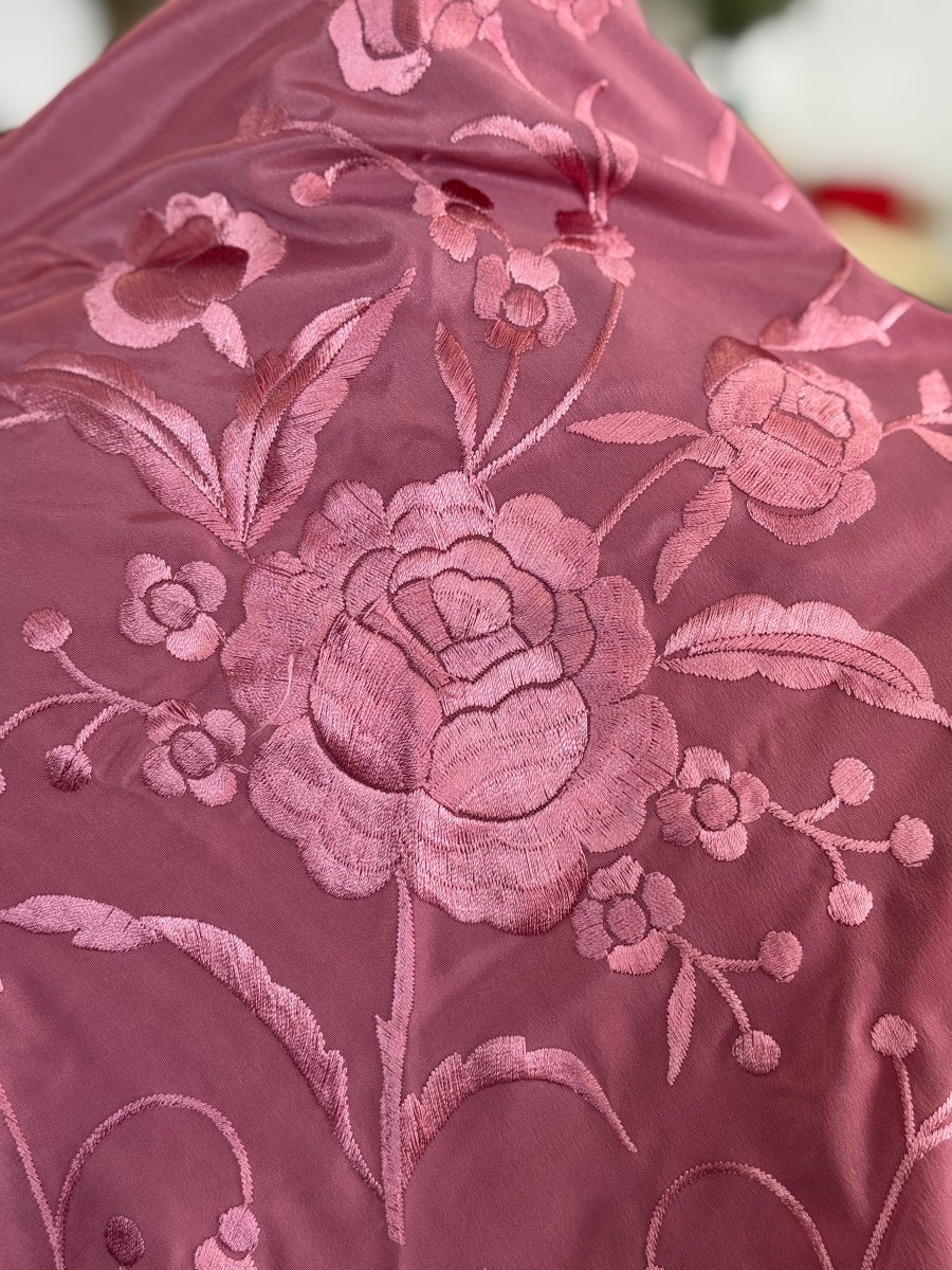 Mantón bordado rosa - Imagen 6