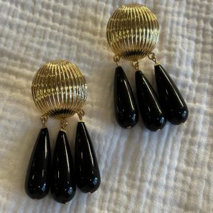 Pendiente botón negro