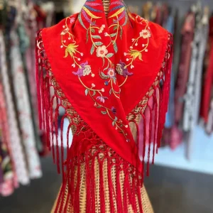 Mantón Niña Pájaros Fondo Rojo