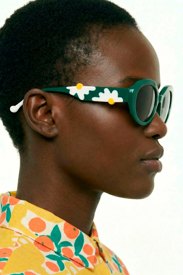 Gafas de sol verdes con estampado de margaritas