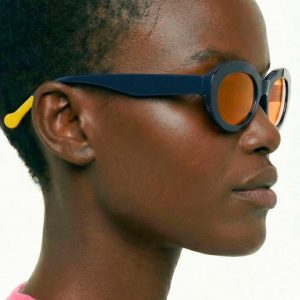 Gafas azul marino con punta patillas multicolor rosa y amarillo