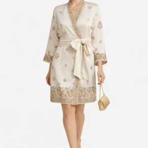 Kimono vestido de semiseda crudo con cenefas orientales