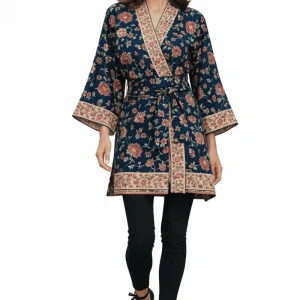 Kimono con fajín negro de flores con cenefas