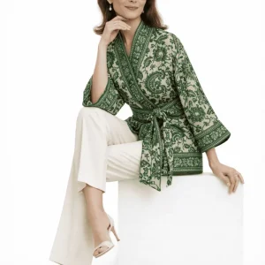 Kimono de semiseda brocada beige y verde con fajin