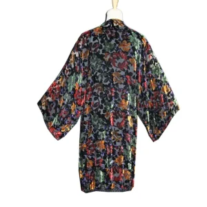 Kimono de terciopelo devore de flores negro