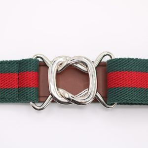 Cinturón verde con barra roja