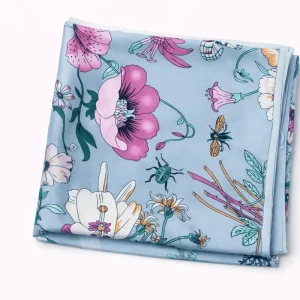 Pañuelo de semi seda grande azul con flores 130×130 cm