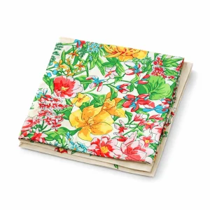 Pañuelo de semi seda grande beige con flores 130×130 cm