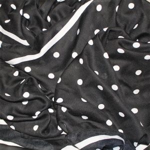 Bufanda de viscosa «negra con lunares blancos»