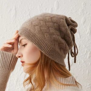 Borde acanalado de gorro de cachemir con edg acanalado