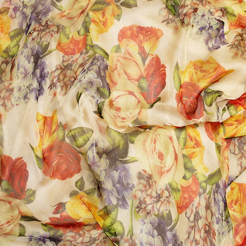 Fular de seda Beige con flores - Imagen 2