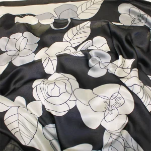 Fular de semiseda Negro flores blancas y gris