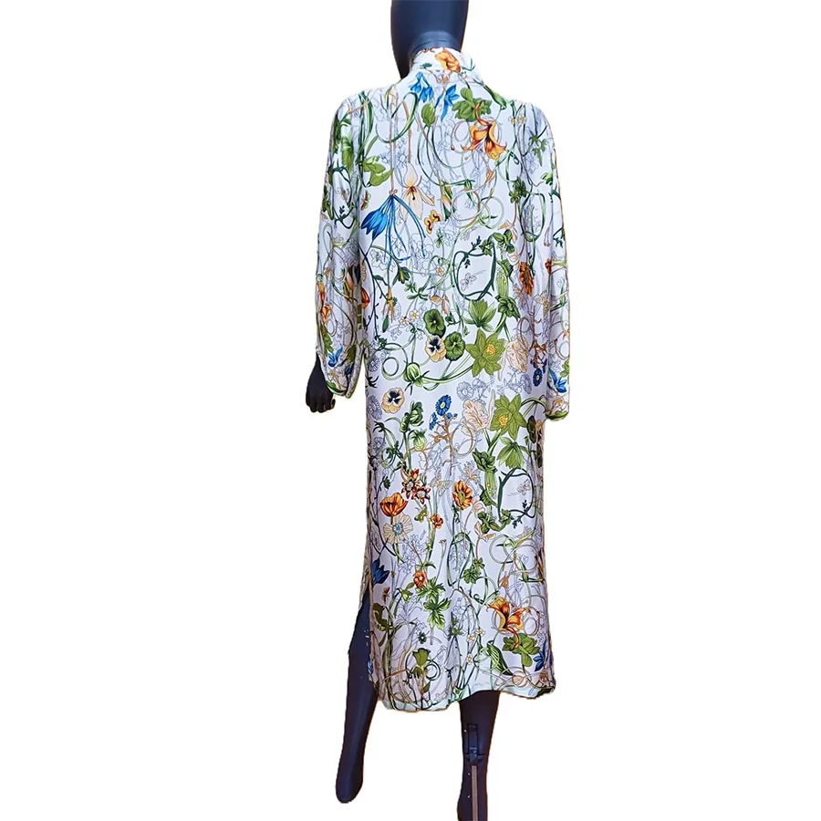 kimono largo de semiseda blanco y verde de Flores - Imagen 4