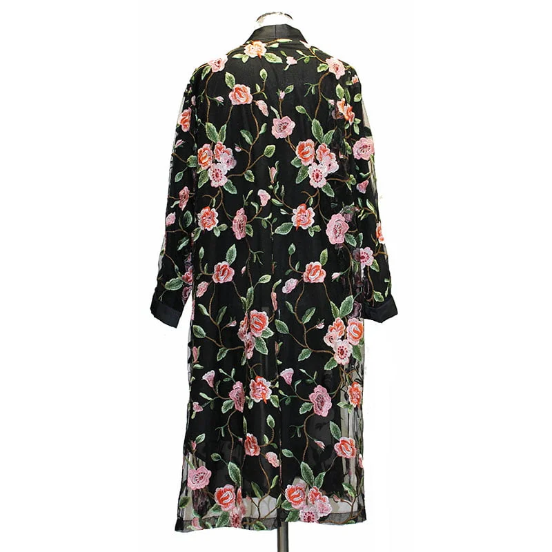 Kimono negro bordado con flores rosas - Imagen 4