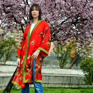 Kimono semi seda roja bordada