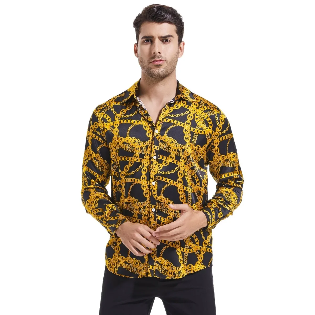 Botón de estampado de cadenas doradas para hombres con camisa de seda de manga larga