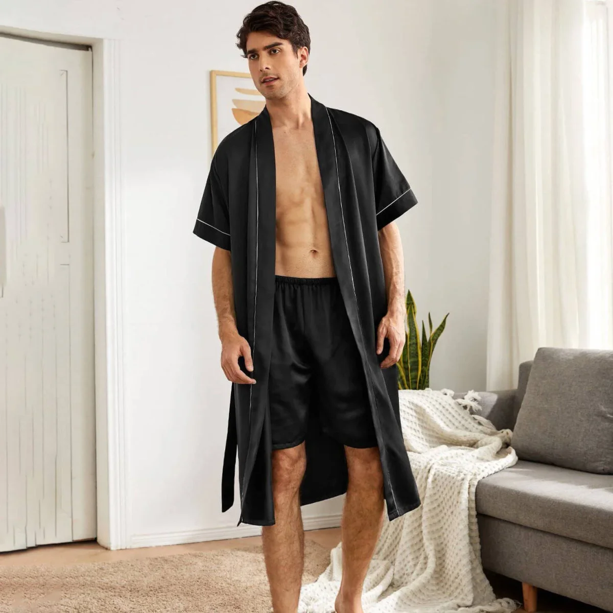 Conjunto de bata y pantalones cortos de seda para hombre con ribetes en contraste - Imagen 2