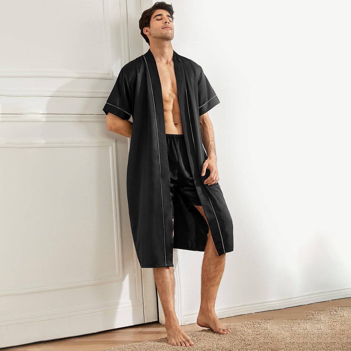 Conjunto de bata y pantalones cortos de seda para hombre con ribetes en contraste - Imagen 4