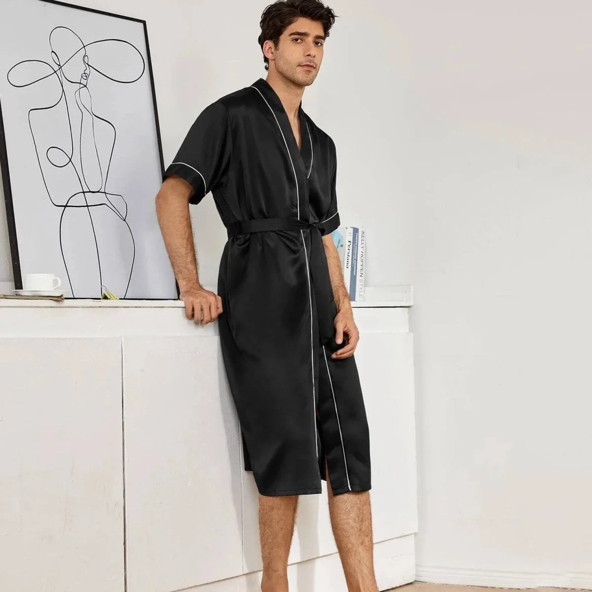 Conjunto de bata y pantalones cortos de seda para hombre con ribetes en contraste - Imagen 3