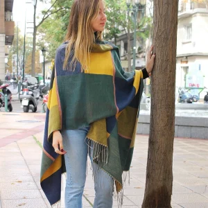 PONCHO «CUADROS AMARILLO AZUL»