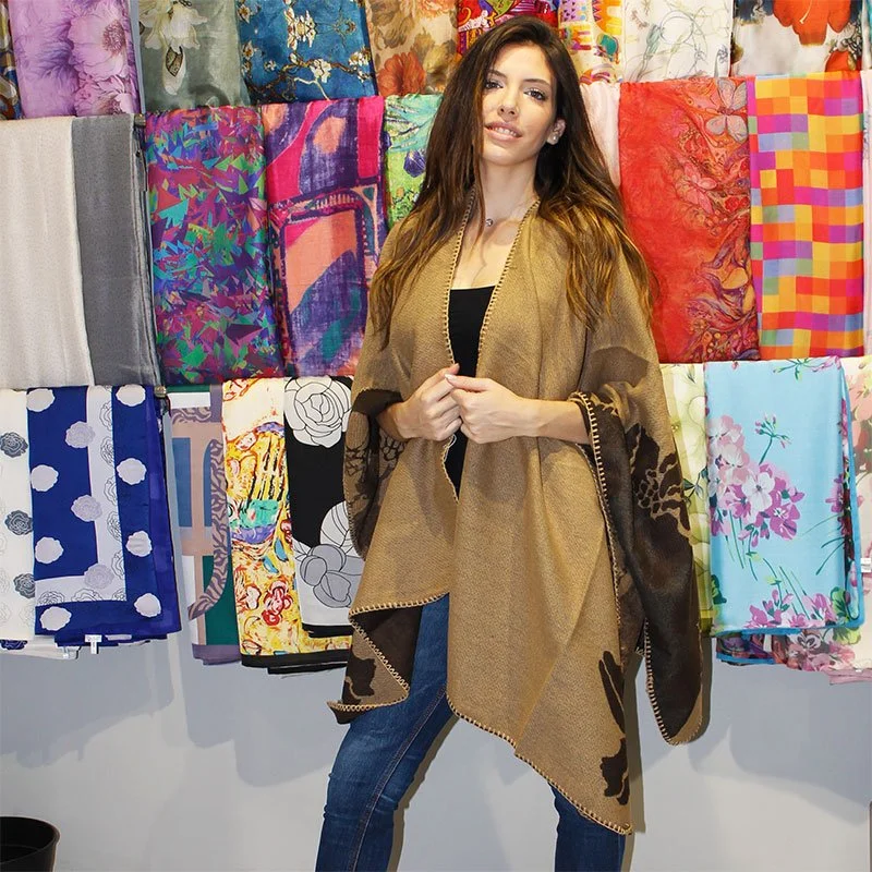 PONCHO «FLOR MARRÓN» - Imagen 2