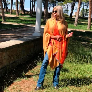Poncho o capa de mujer reversible Cámel y naranja